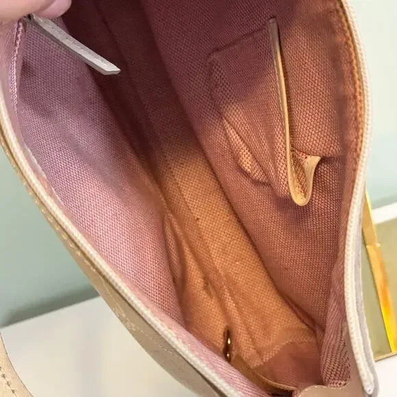 Dooney & Bourke Inc 1975 Shoulder Satchel Bag Tan Cream Leather Monogram Logo - Picture 11 of 15